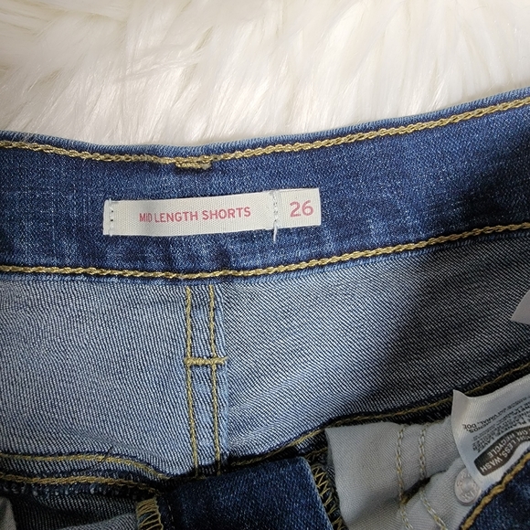Levi's denim shorts - Picture 2 of 4